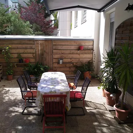 Cosy Rare 2 Bedroom Around A Private Garden * Neuilly-sur-Seine