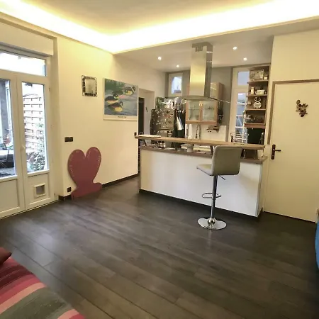 Cosy Rare 2 Bedroom Around A Private Garden *