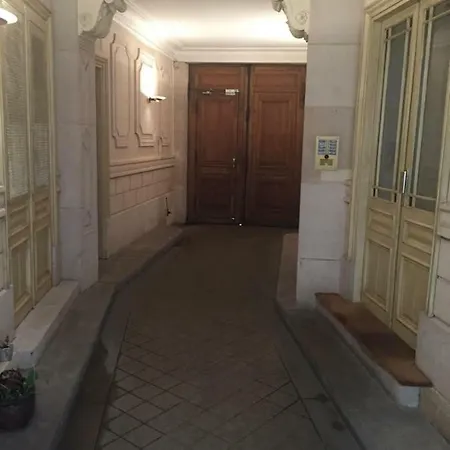 Cosy Rare 2 Bedroom Around A Private Garden